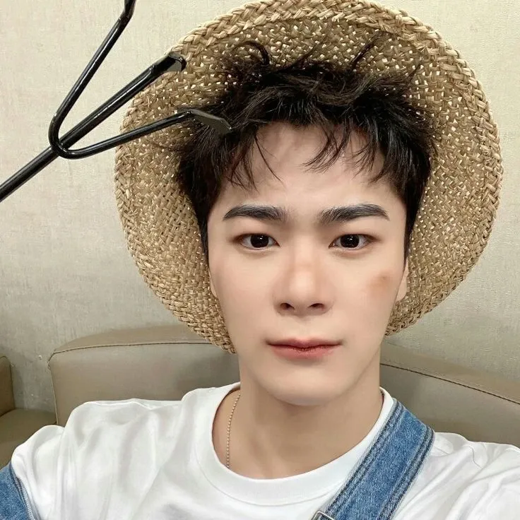 Behind-the-scenes cut of Moonbin (ASTRO)
