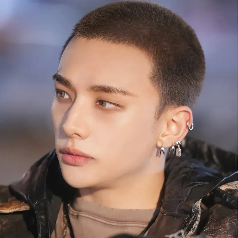 Latest photo of Hyunjin (Stray Kids)