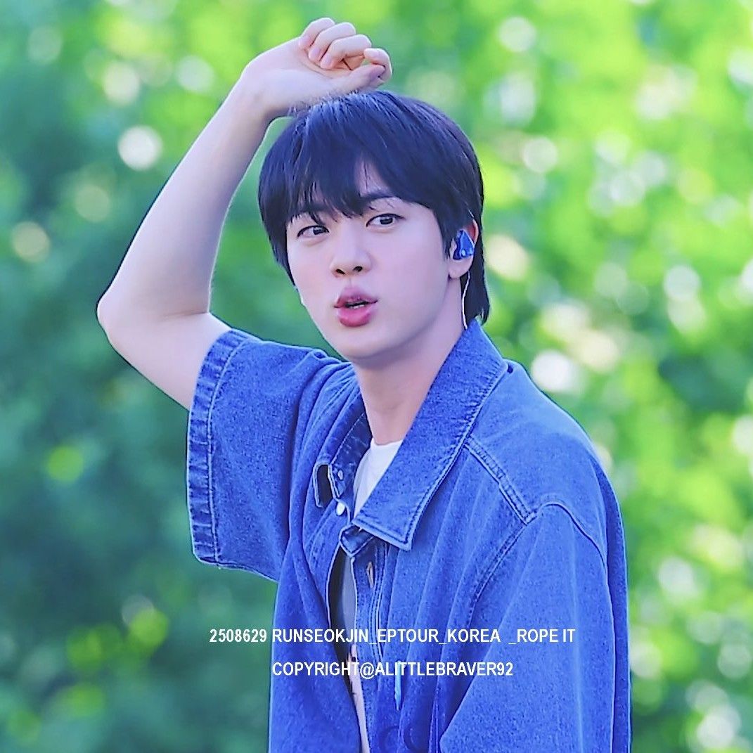 Foto aktivitas terbaru Jin (BTS)