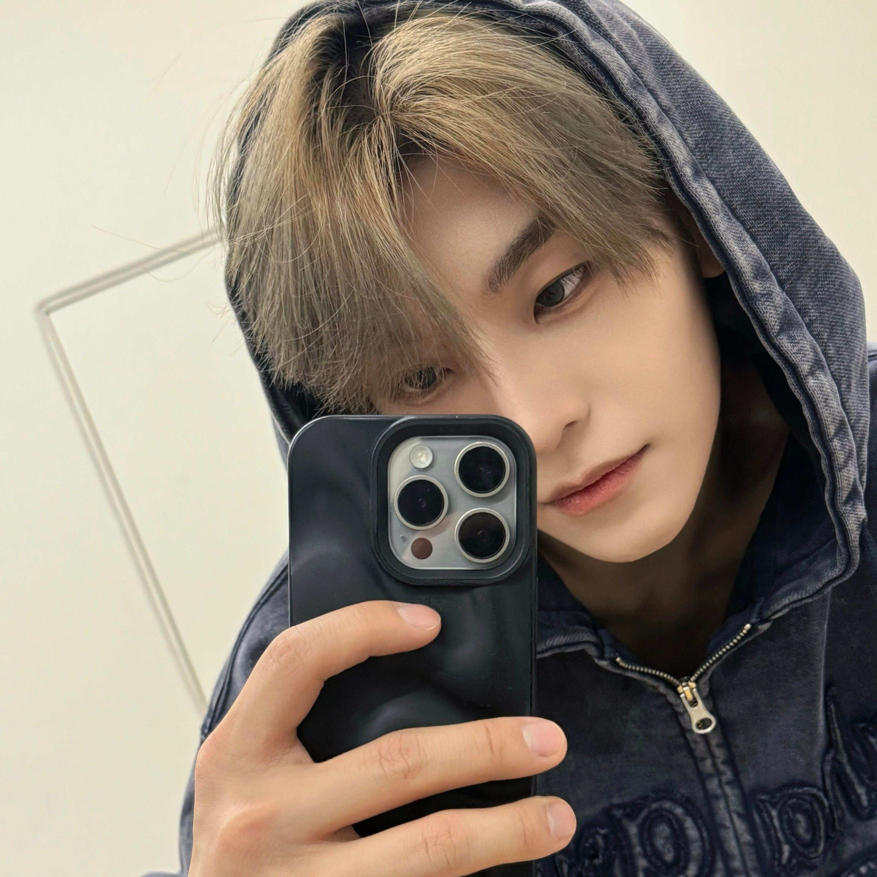 Behind-the-scenes cut of He Xinlong (ALPHA DRIVE ONE)