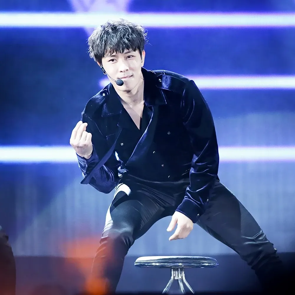 Behind-the-scenes cut of Kim Dongwan (SHINHWA)
