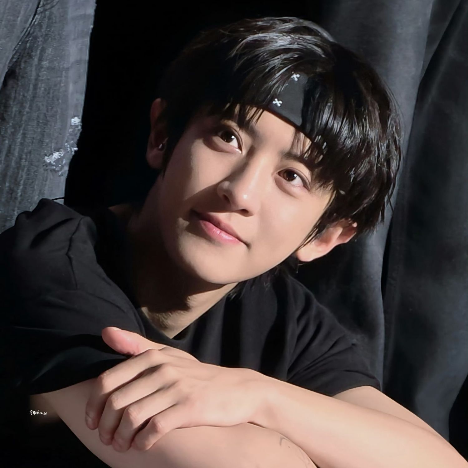 Recent activity shot of Chanyeol (EXO)