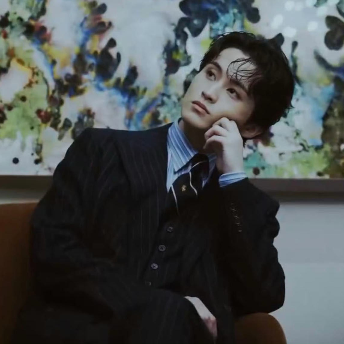 A moment captured by Mark (NCT 127, NCT DREAM)'s fan