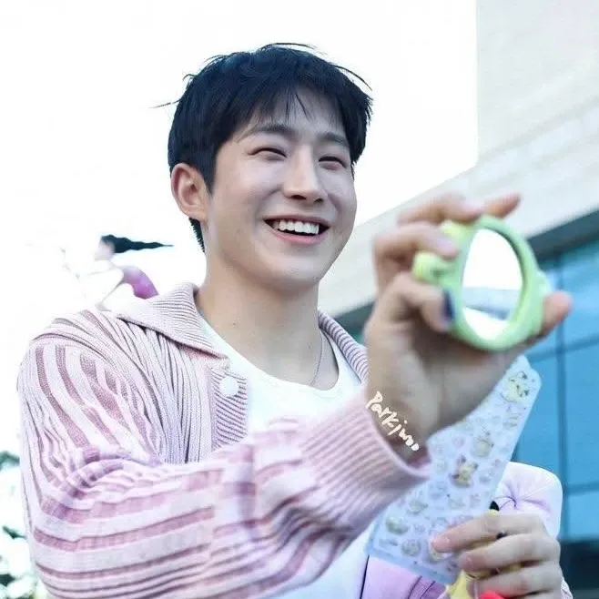Jinjin (ASTRO)的最新照片