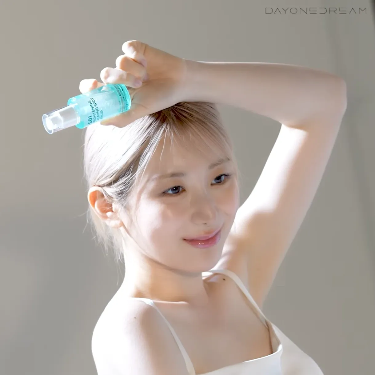 Behind-the-scenes cut of Lee Chaeyeon
