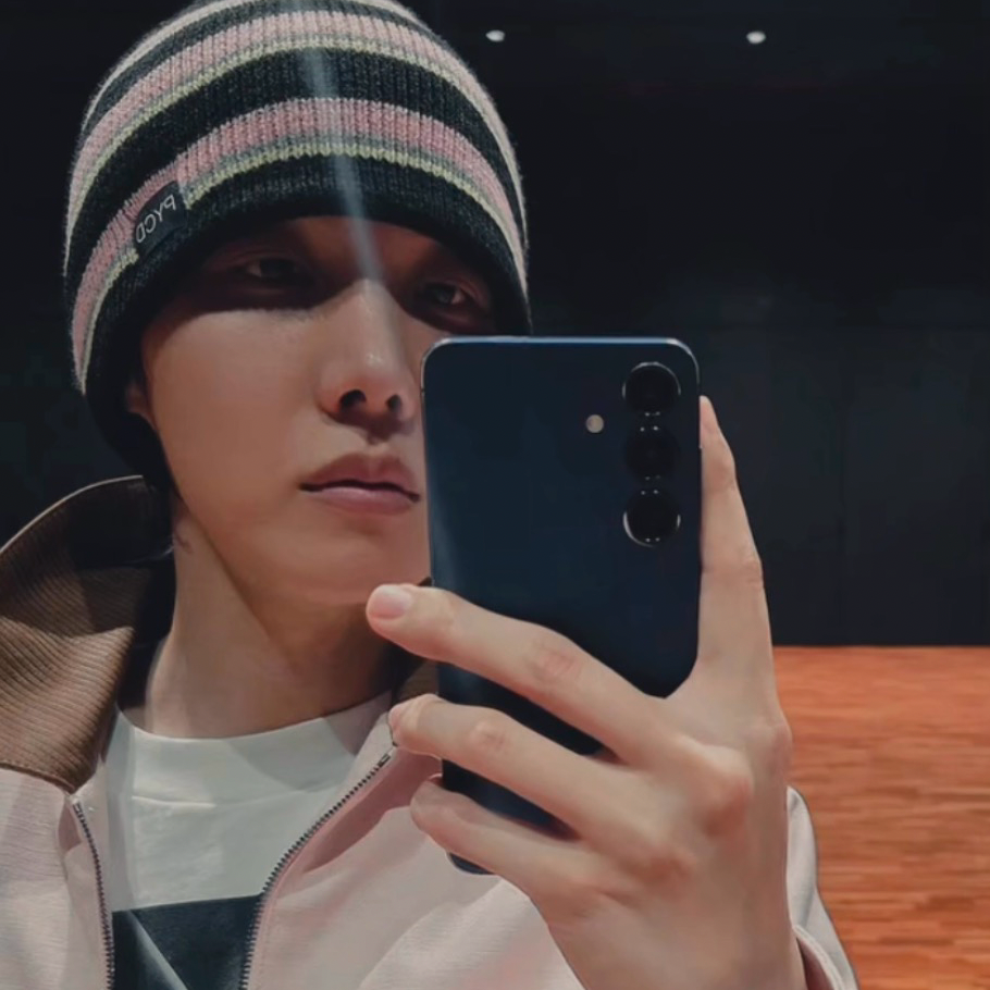 Foto terbaru j-hope (BTS)