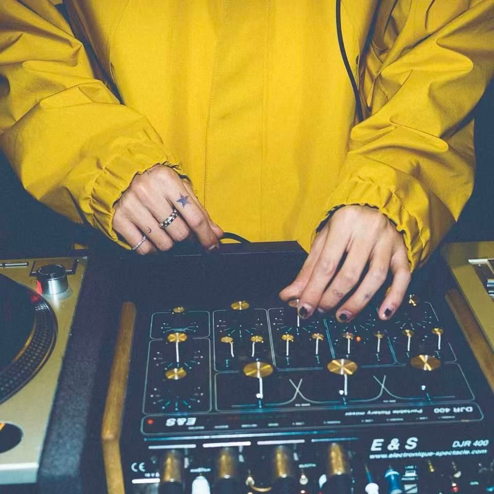 Behind-the-scenes cut of The 8 (SEVENTEEN)