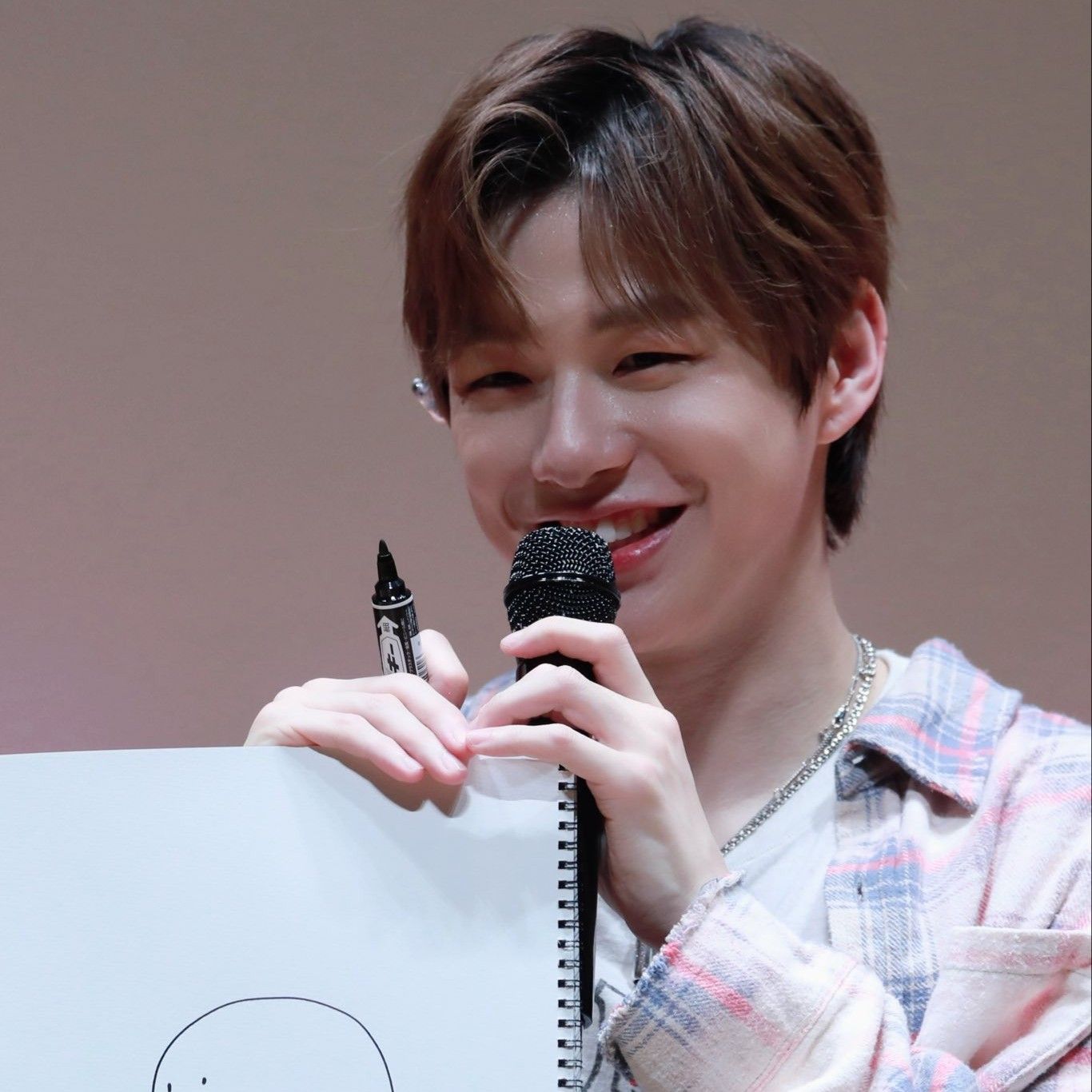 강다니엘 최근 활동샷
