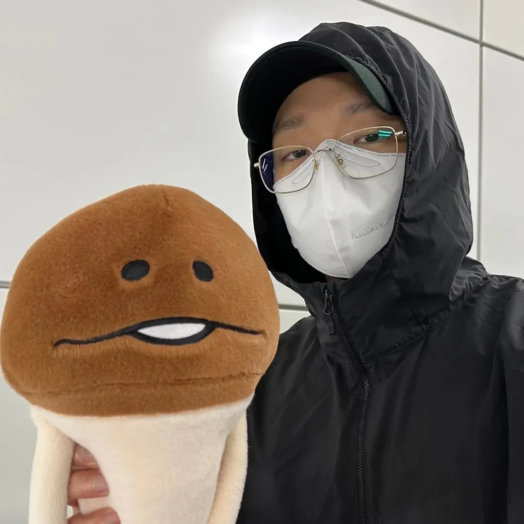 Recent activity shot of BOBBY (iKON)