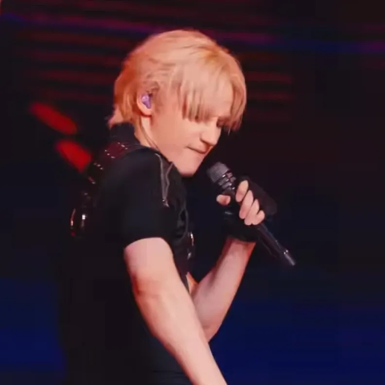 Latest photo of HueningKai (TOMORROW X TOGETHER)