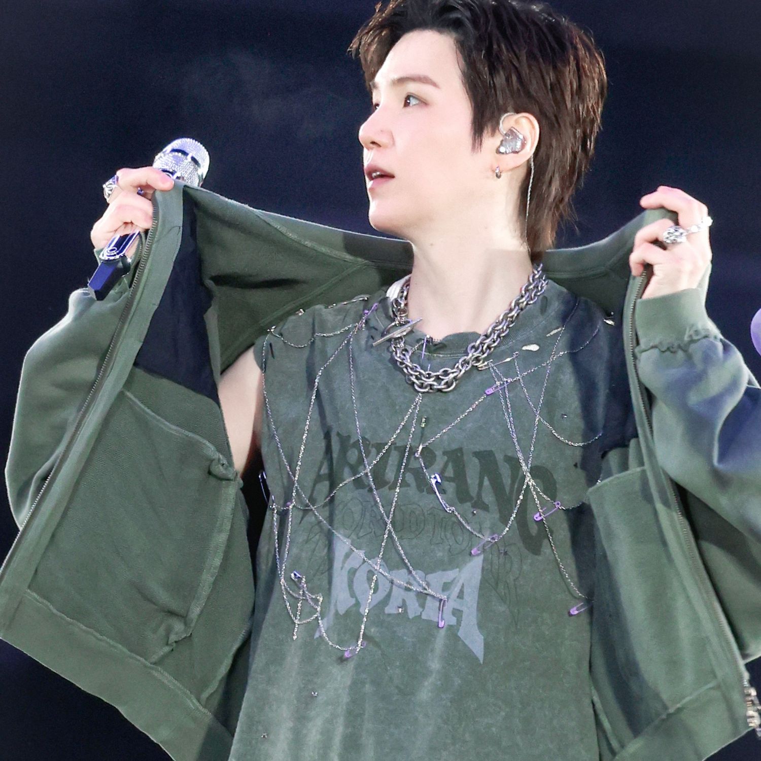 Hot post catching attention from 슈가 (방탄소년단)'s fandom