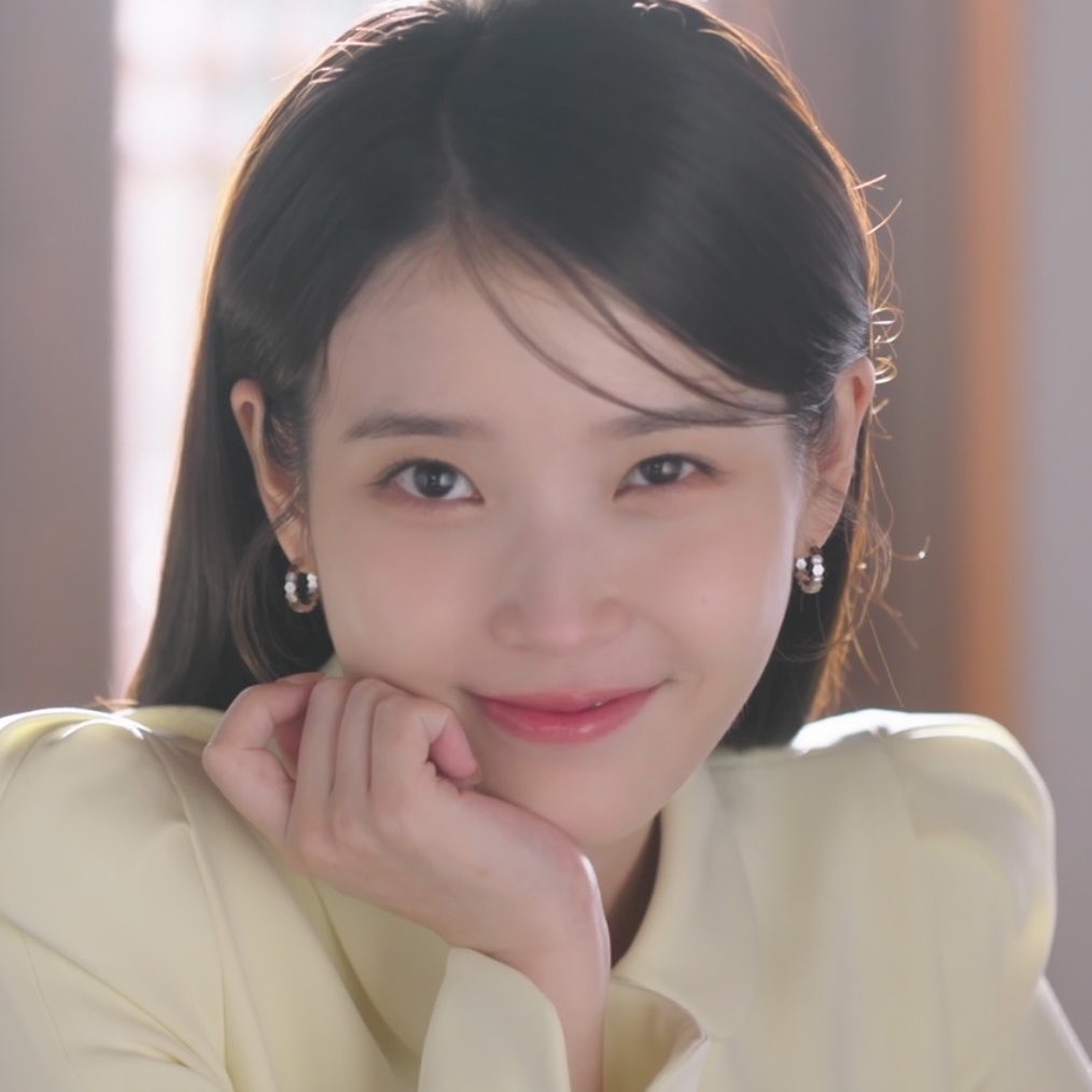 아이유 최근 활동샷