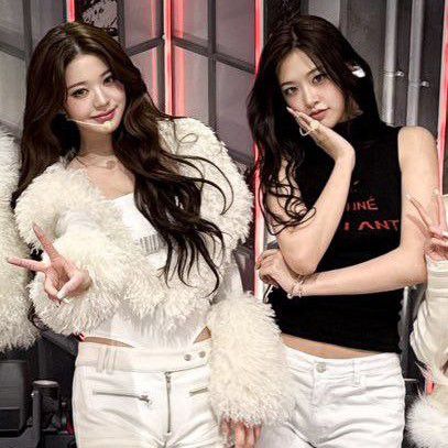 A moment captured by IVE's fan