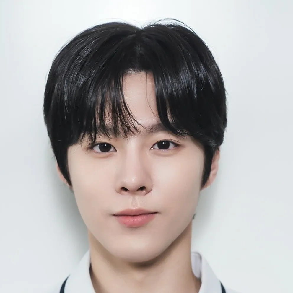 Recent activity shot of Kim Wooseok