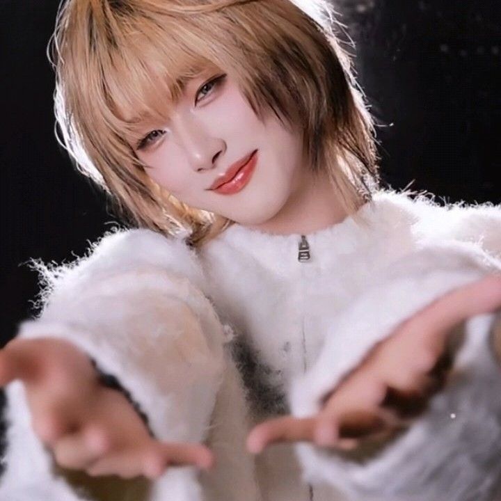 A moment captured by Hu Yetao (NexT1DE)'s fan