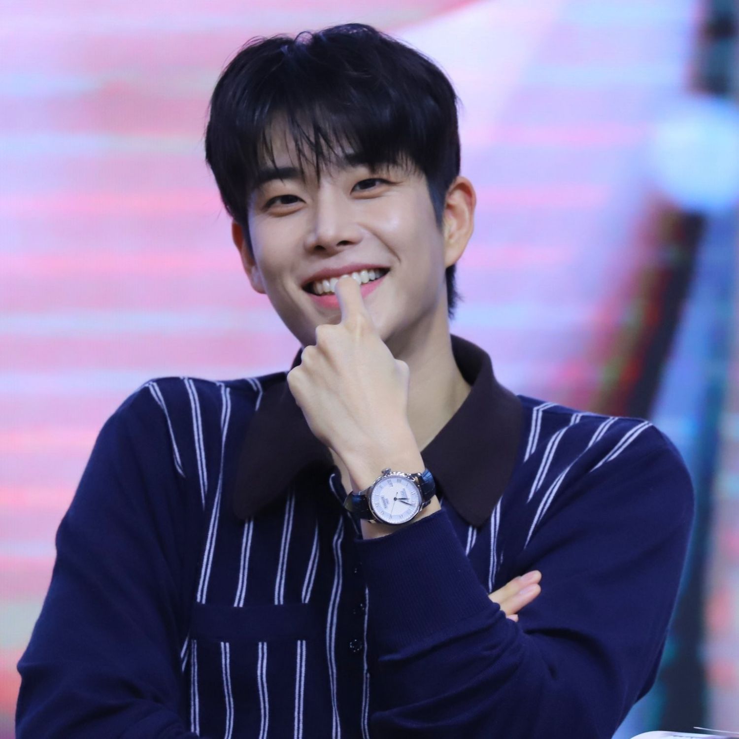 A moment captured by MJ (ASTRO)'s fan