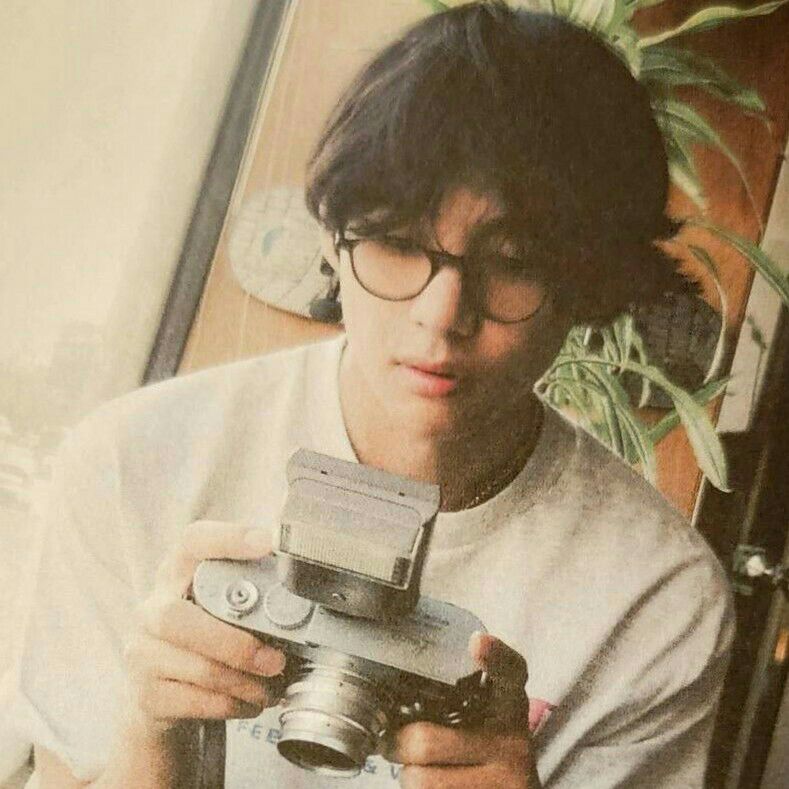 뷔 (방탄소년단)의 비하인드 컷