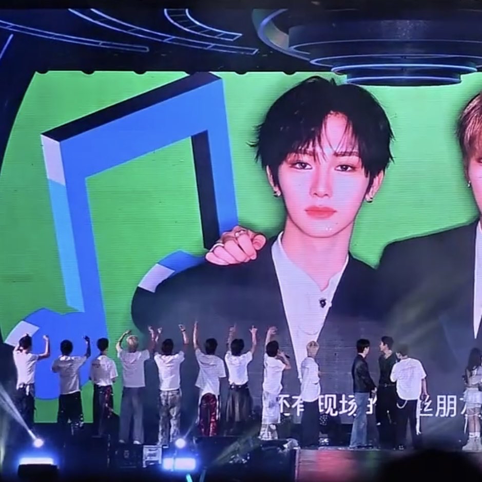 A moment captured by Zhou Anxin (ALPHA DRIVE ONE)'s fan