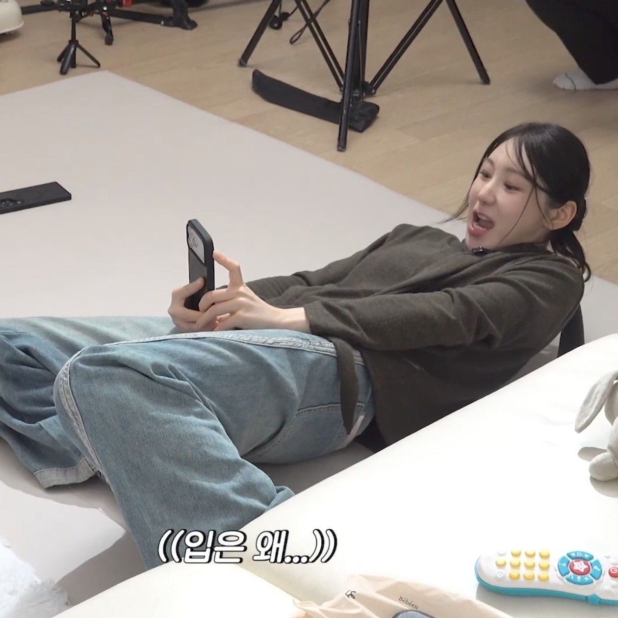 A moment captured by Lee Chaeyeon's fan