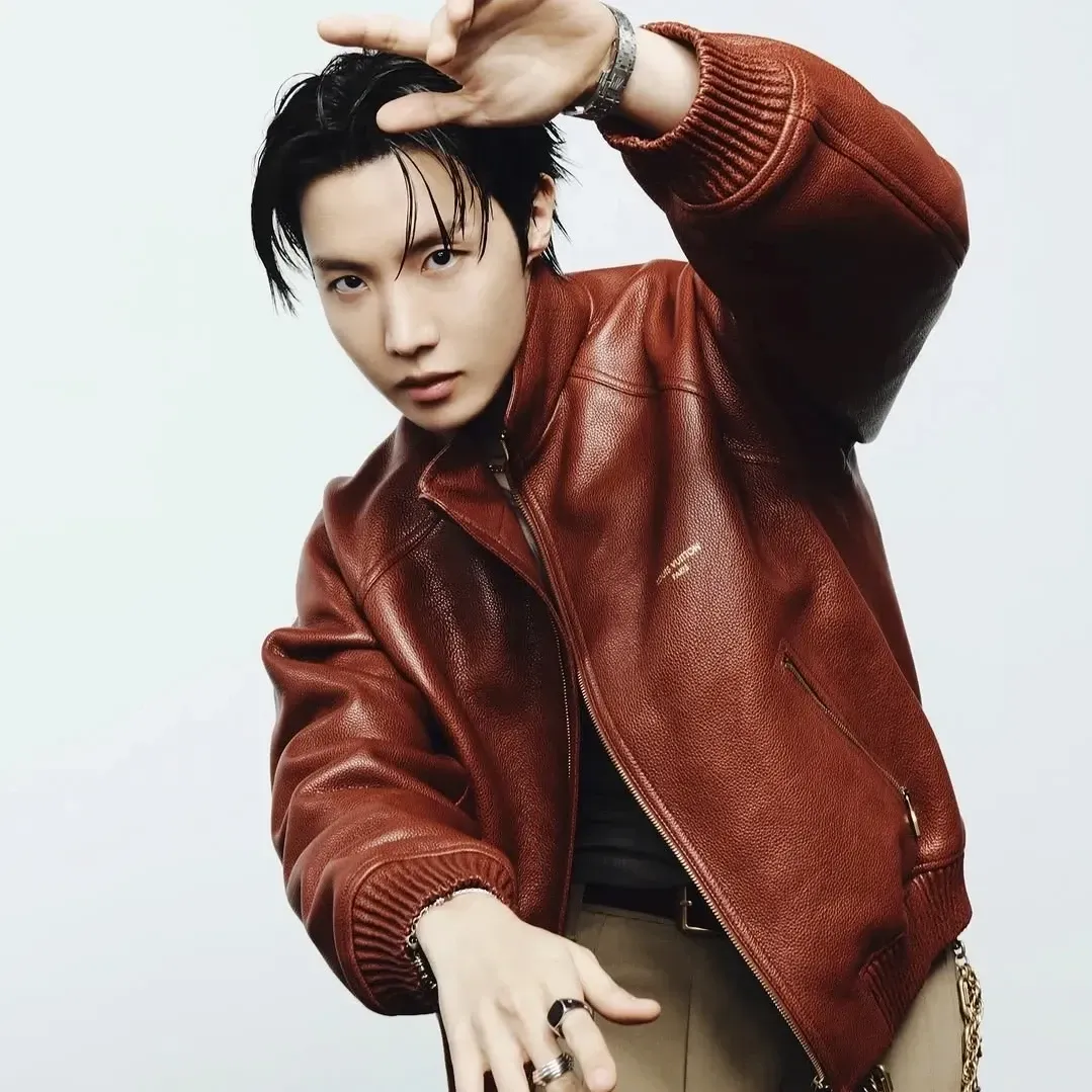 Momen yang diabadikan oleh penggemar j-hope (BTS)