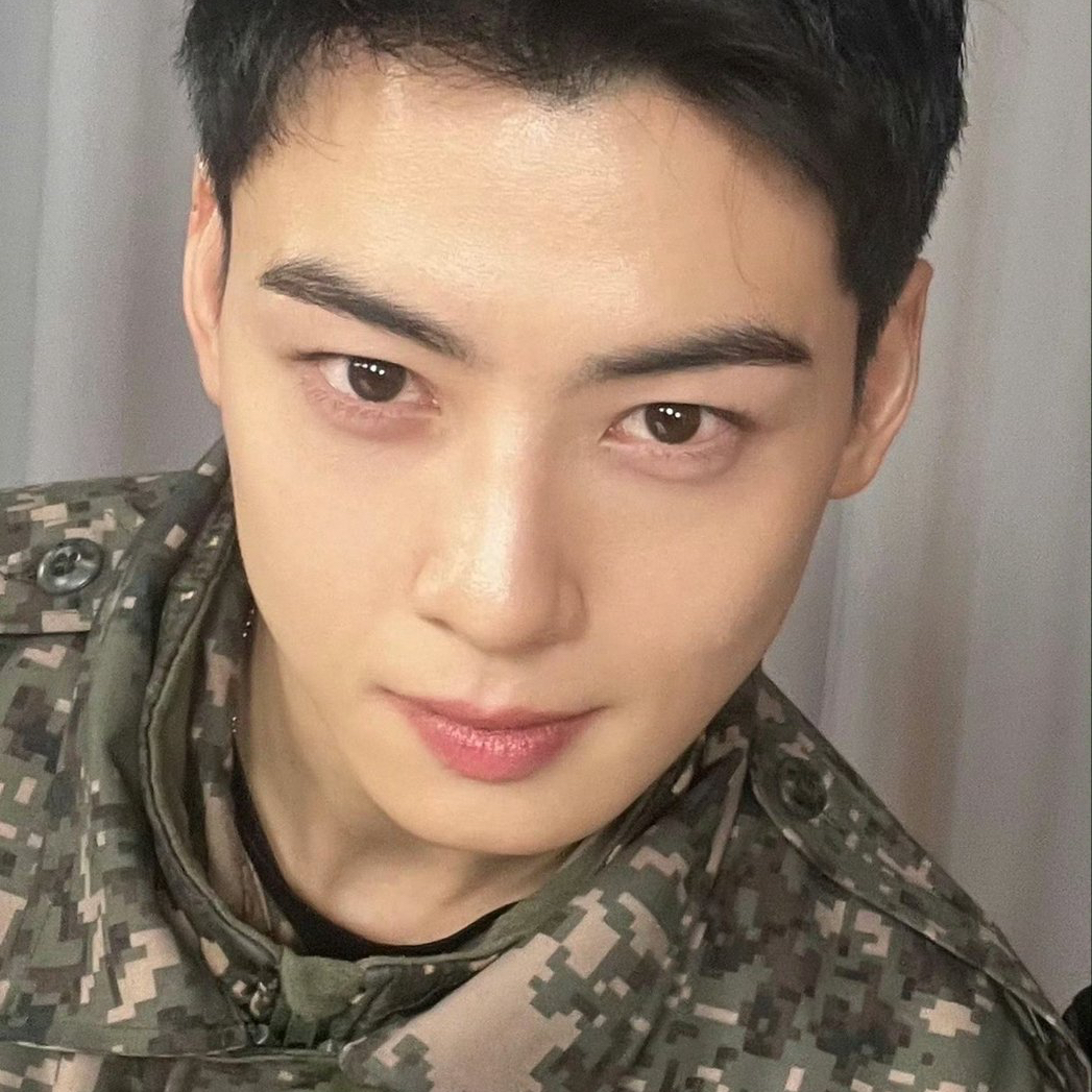 Latest photo of Eunwoo (ASTRO)