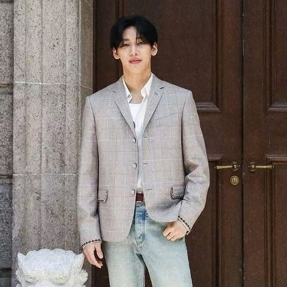 Latest photo of Bambam (GOT7)