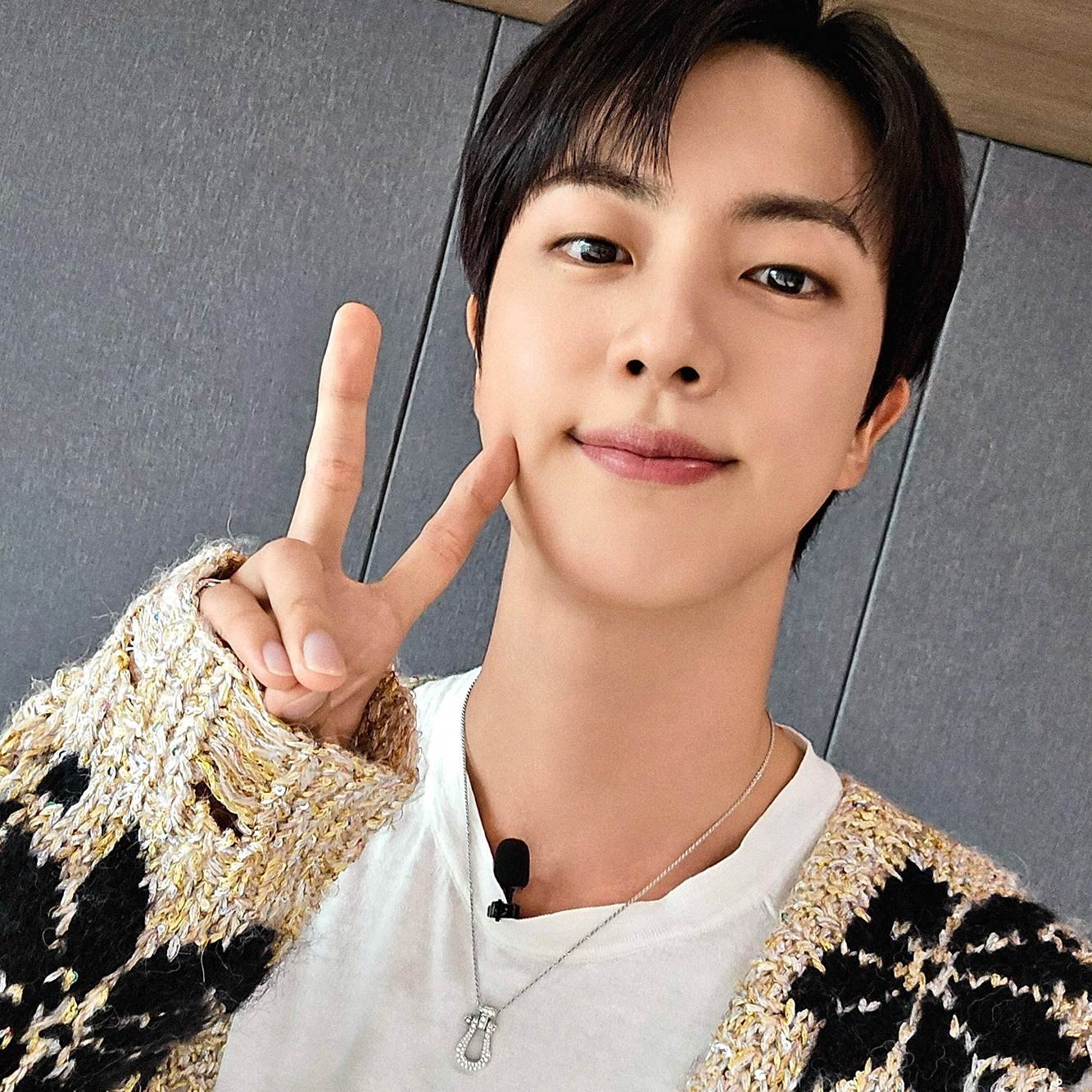 Foto aktivitas terbaru Jin (BTS)