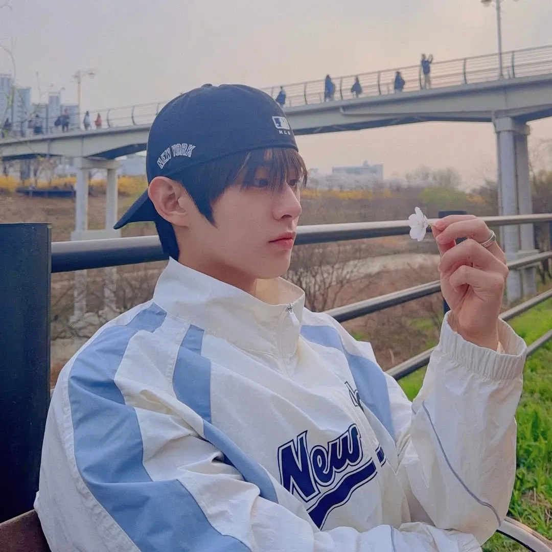 A moment captured by Steven (AHOF)'s fan