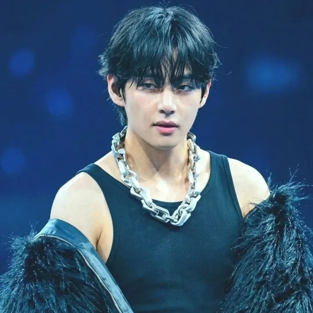 뷔 (방탄소년단) 최근 활동샷