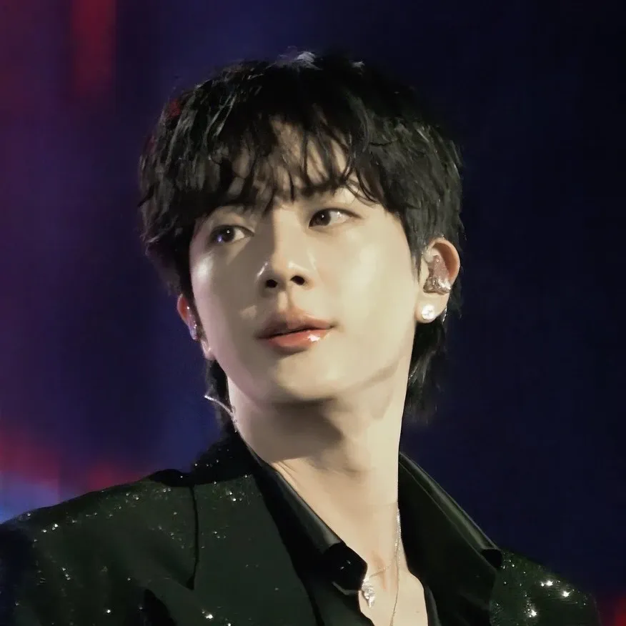 Foto aktivitas terbaru Jin (BTS)