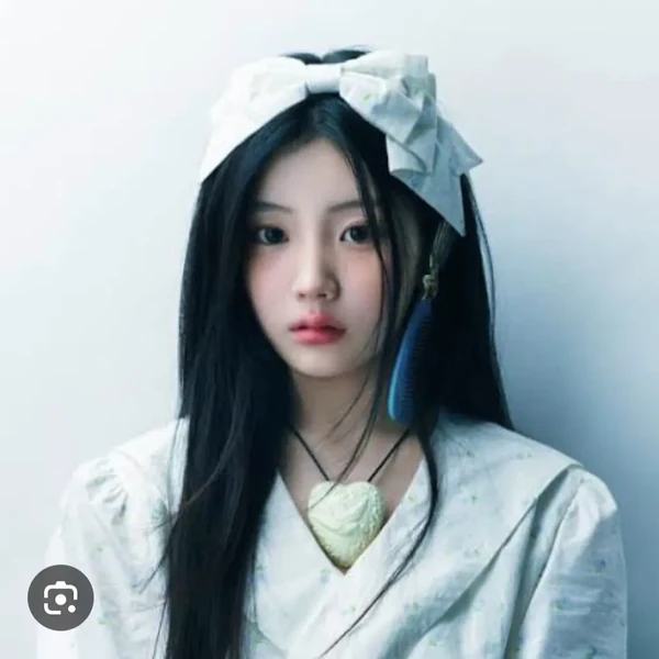 Signature photo of Wonhee (ILLIT) capturing their charm