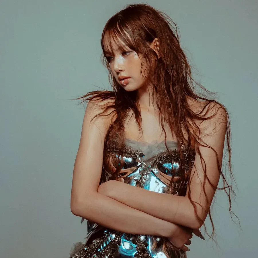 Foto aktivitas terbaru Lisa (BLACKPINK)