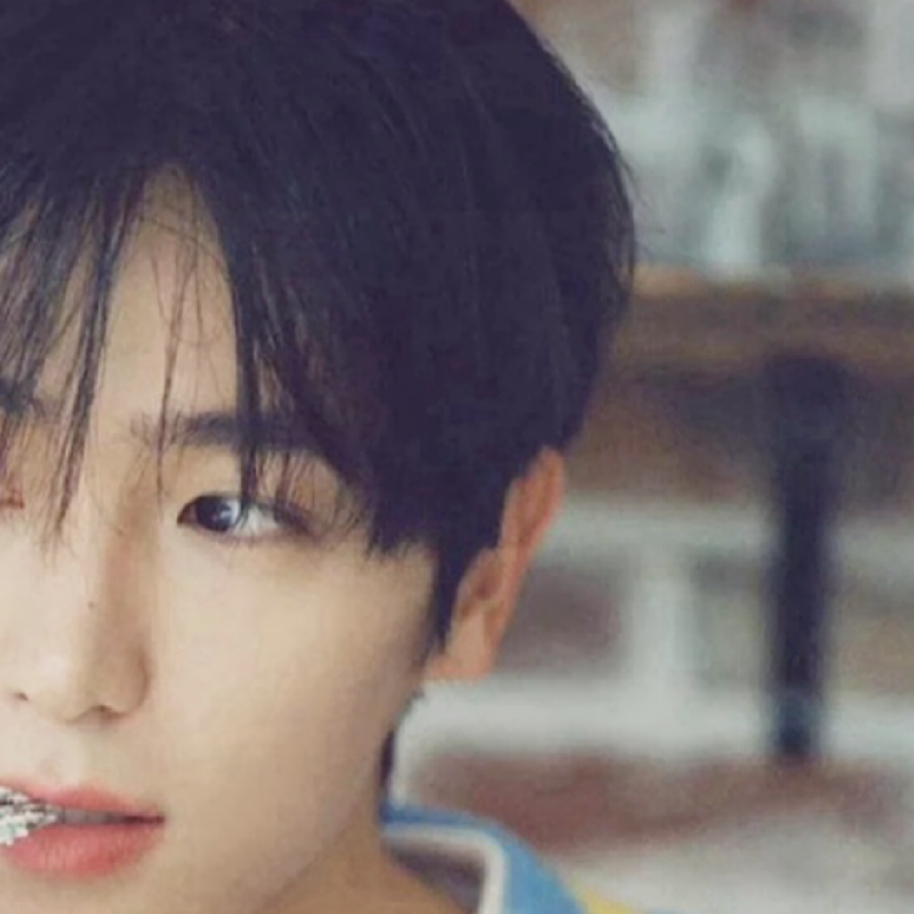 Latest photo of Hyunjae (THE BOYZ)