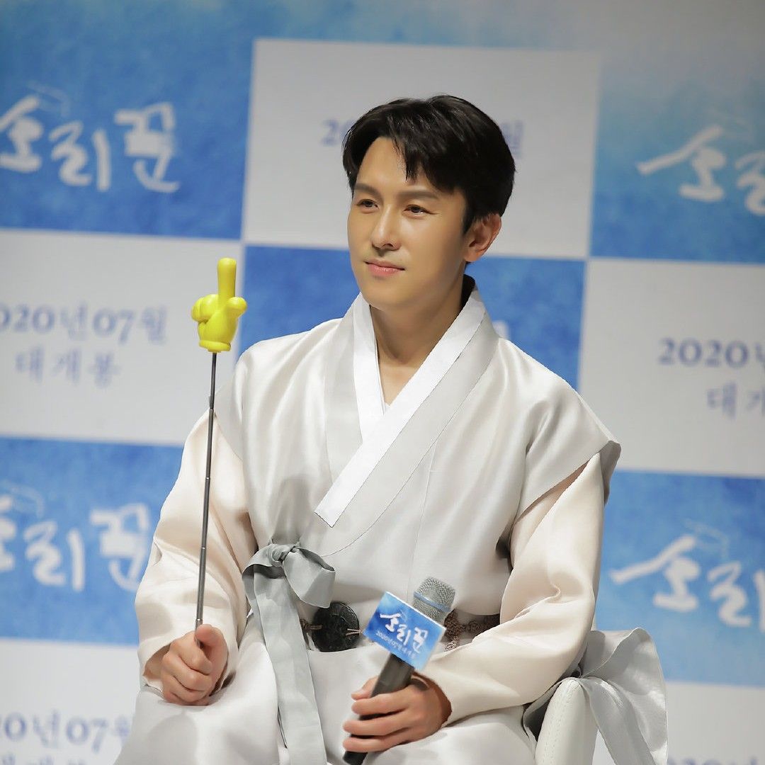 Latest photo of Kim Dongwan (SHINHWA)