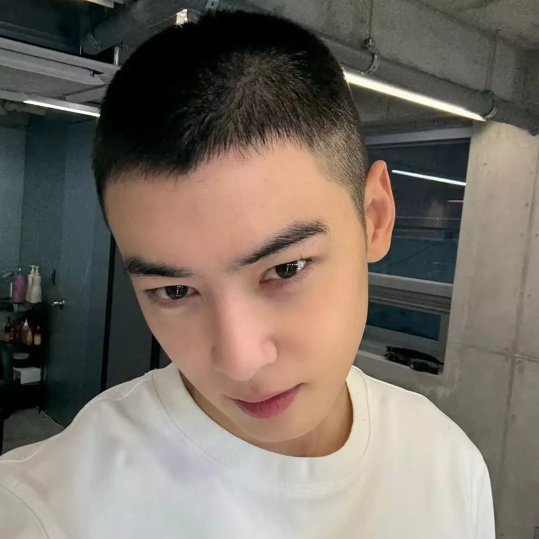 Foto terbaru Eunwoo (ASTRO)