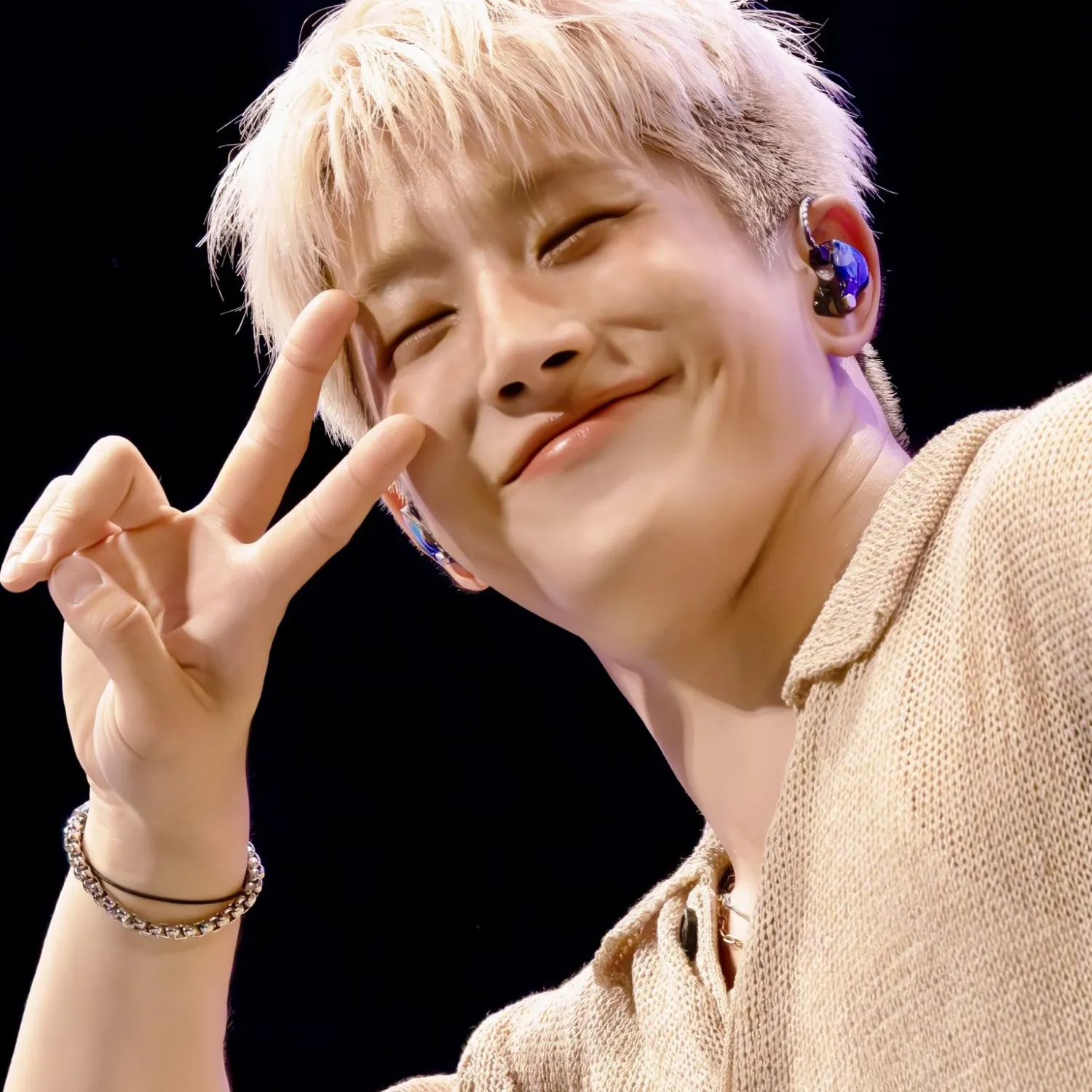 Latest photo of Jinjin (ASTRO)