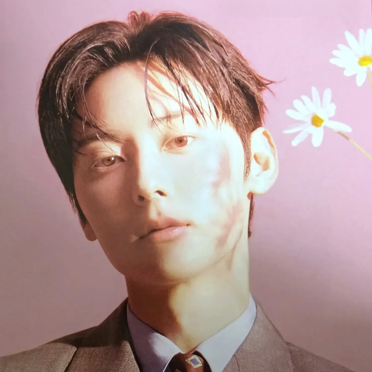 A moment captured by Hwang Minhyun's fan