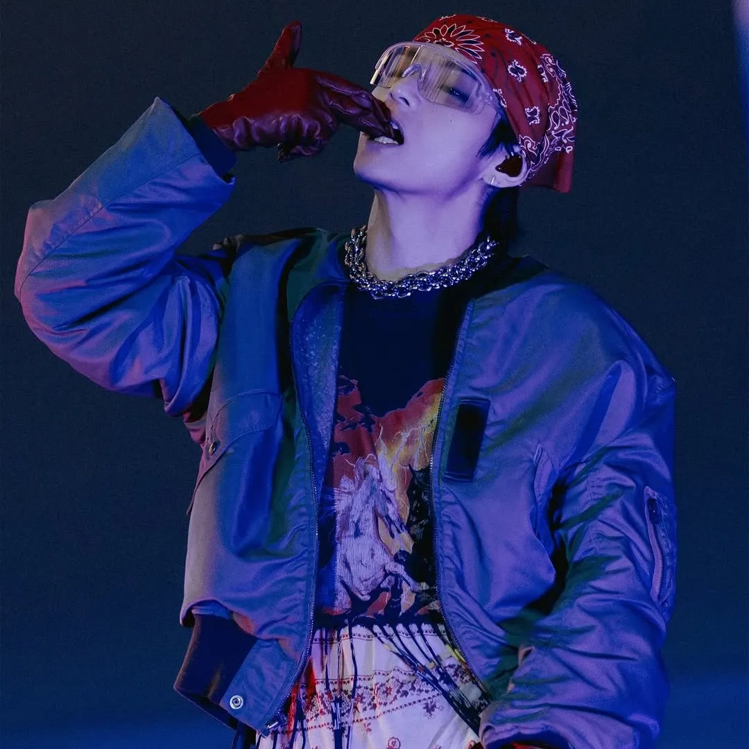 Foto aktivitas terbaru V (BTS)