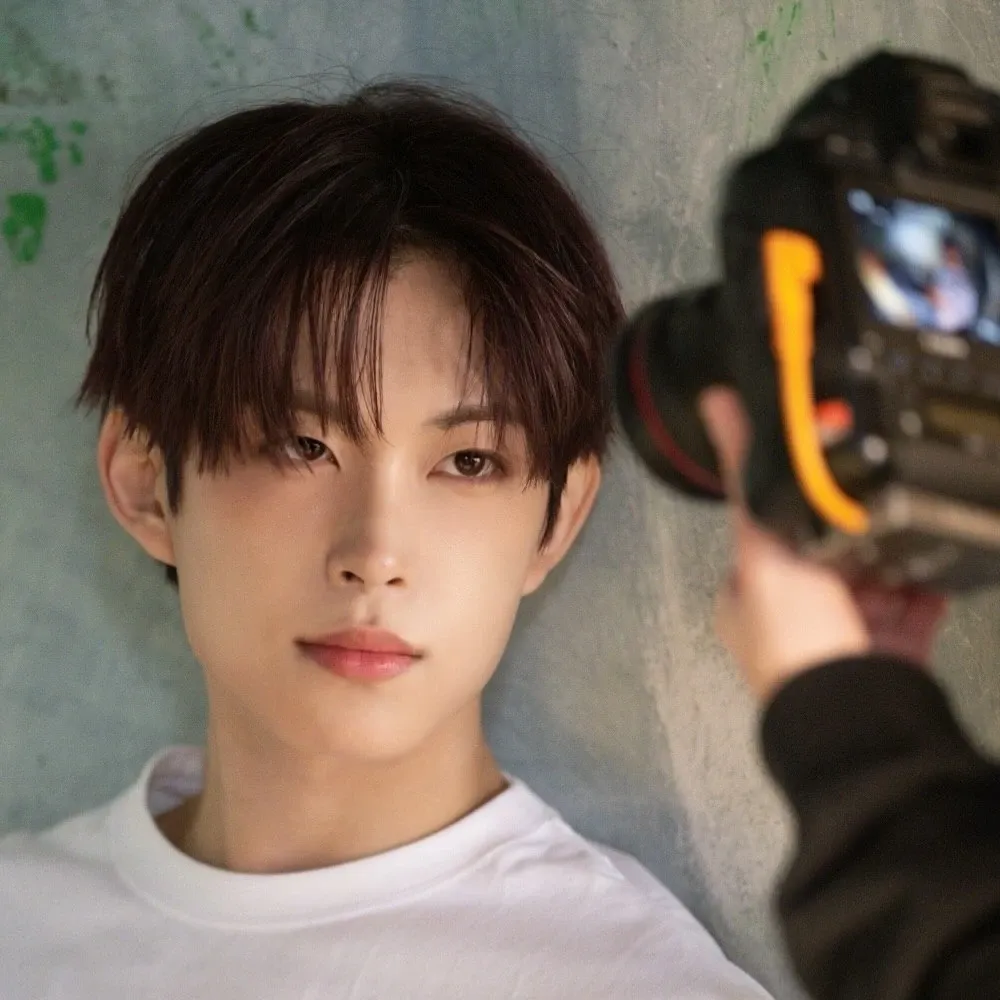 Behind-the-scenes cut of Kim Geonwoo (ALPHA DRIVE ONE)
