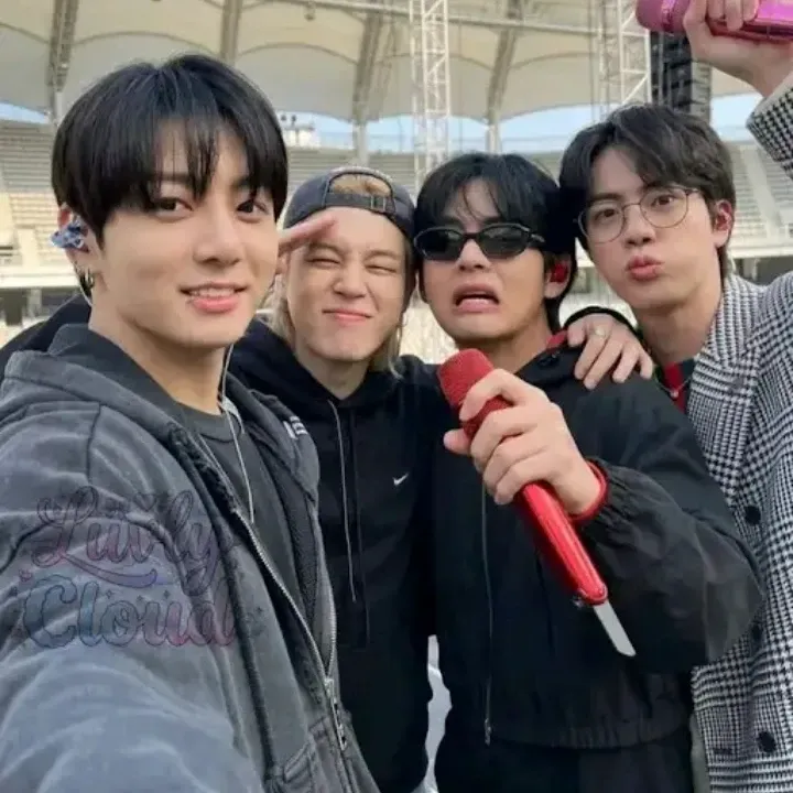 진 (방탄소년단)의 최신 사진