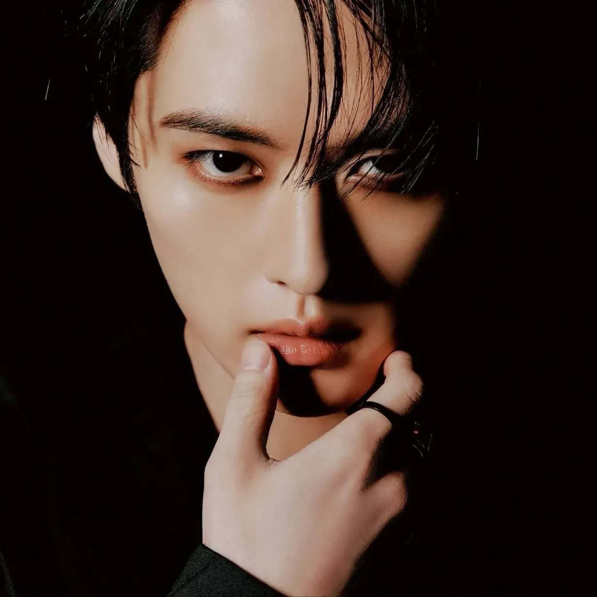 Recent activity shot of Lee Know (Stray Kids)