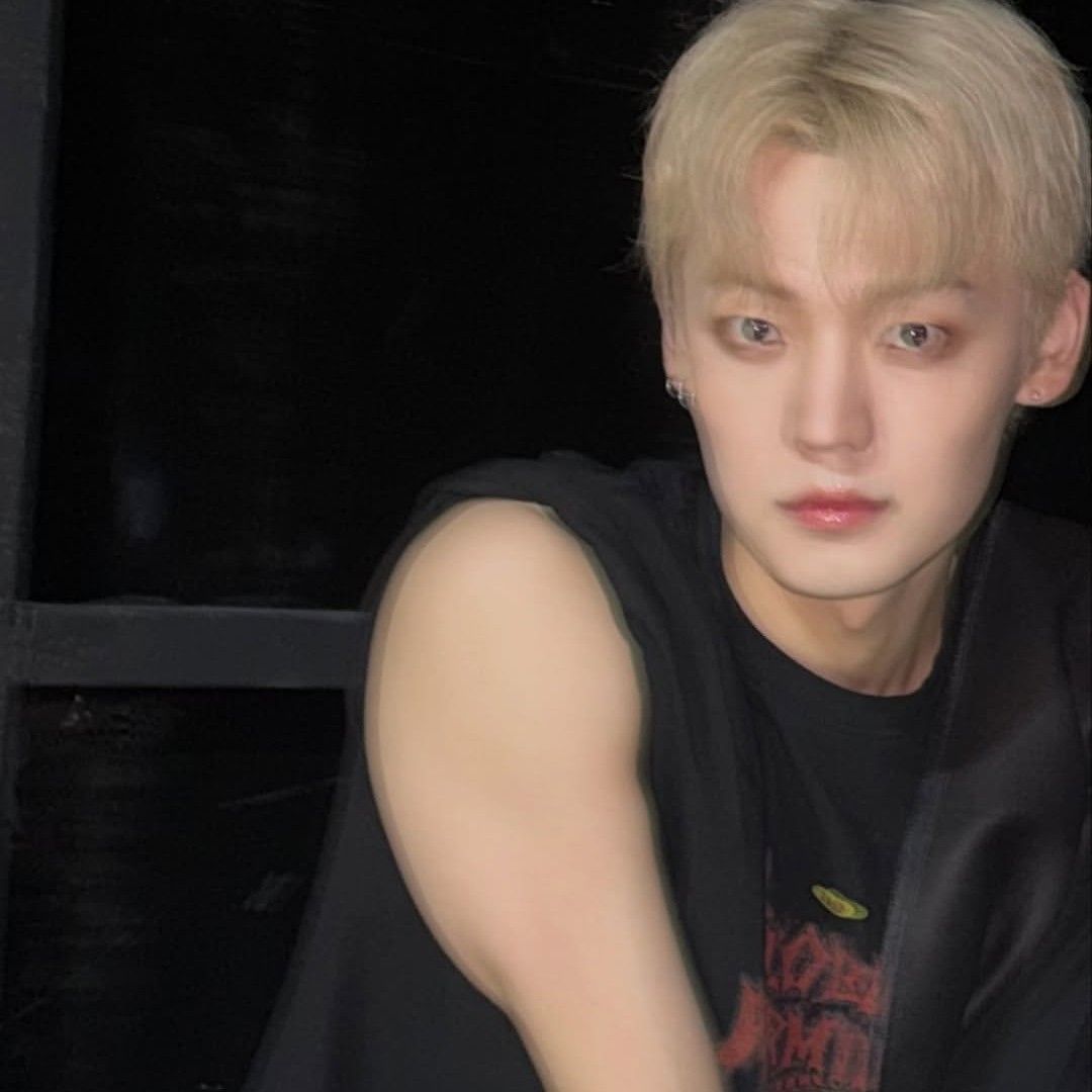 Behind-the-scenes cut of Chan (A.C.E)