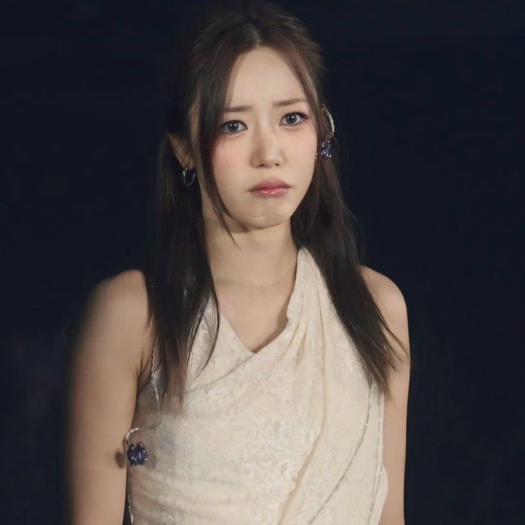 A moment captured by Kim Namjoo (Apink)'s fan