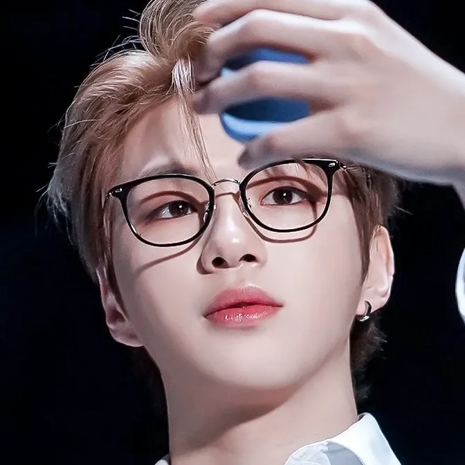 Behind-the-scenes cut of Kang Daniel