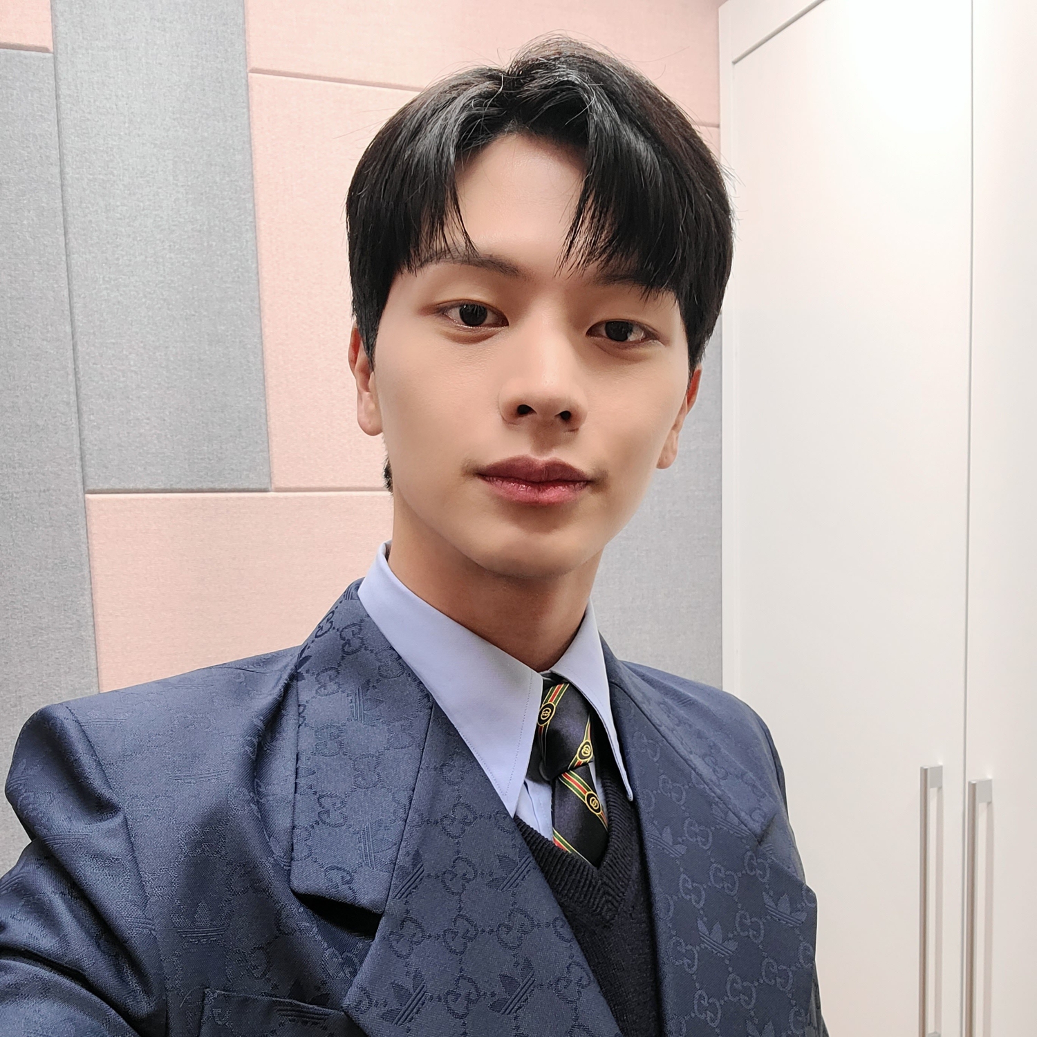 Latest photo of Yook Sungjae (BTOB)