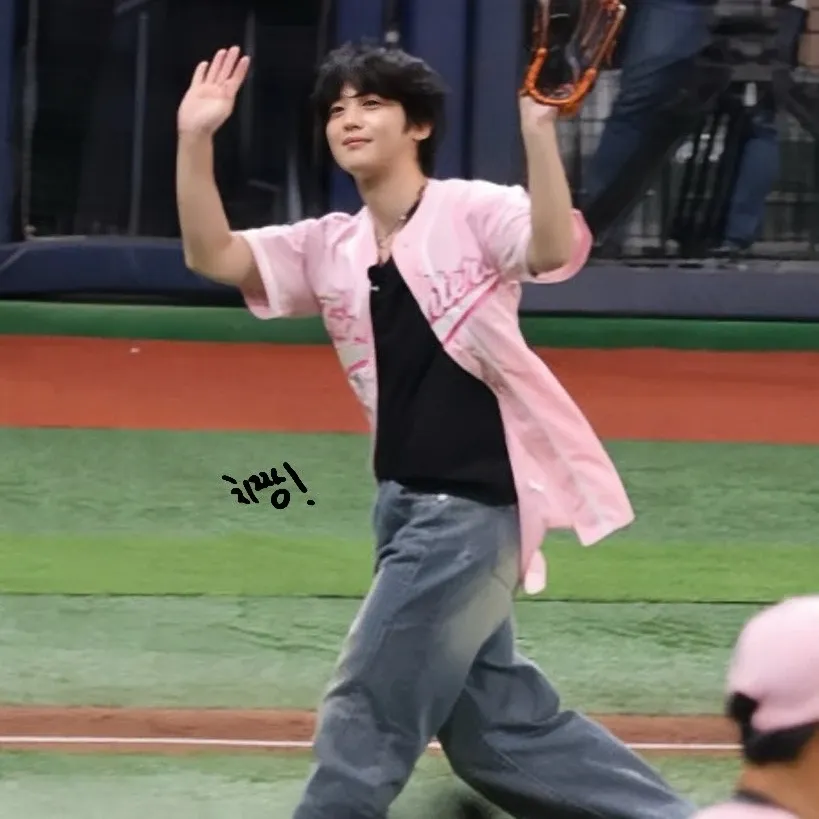 Behind-the-scenes cut of Kim Yohan (WEi)