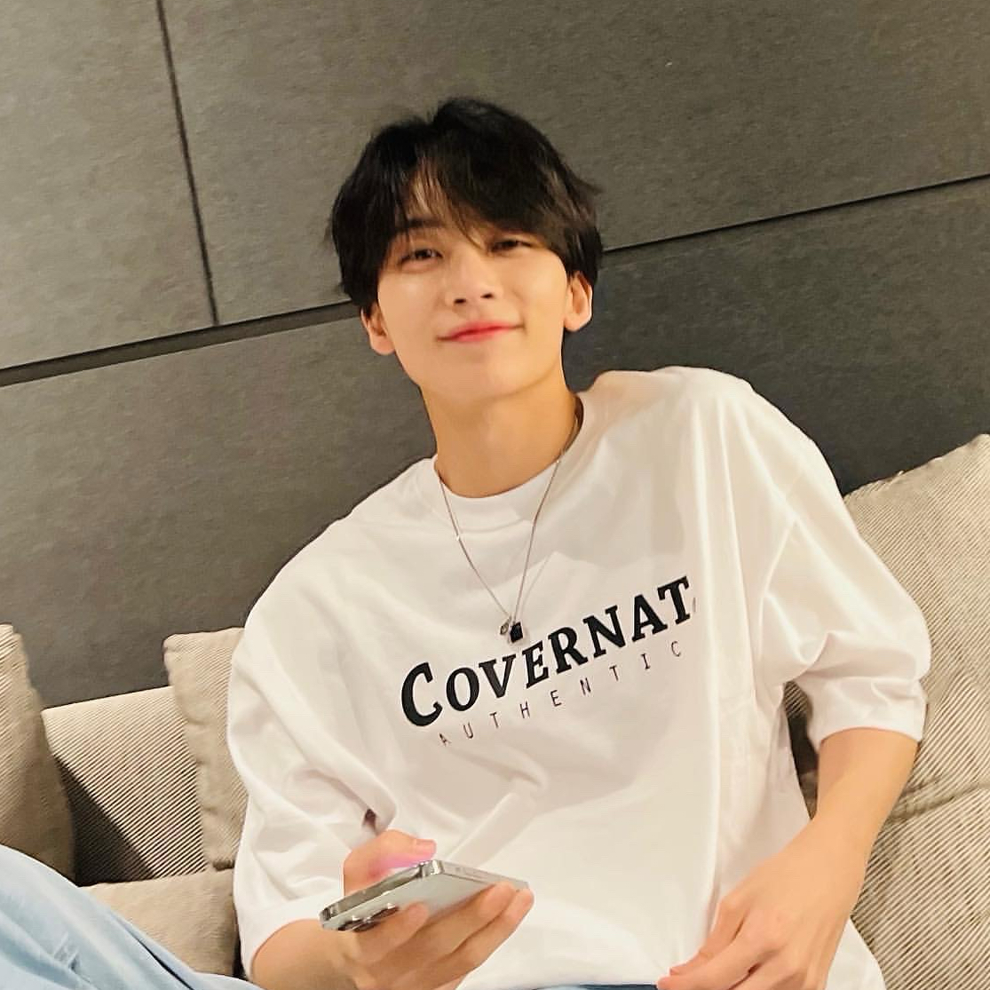 Latest photo of Jeonghan (SEVENTEEN)