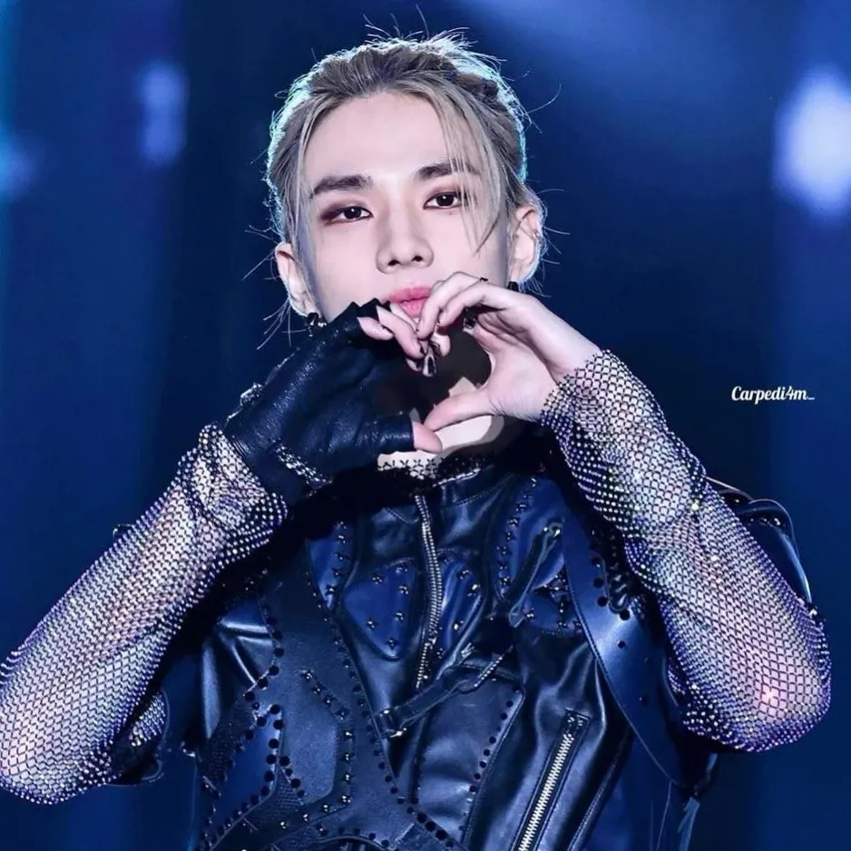 Foto aktivitas terbaru Hyunjin (Stray Kids)