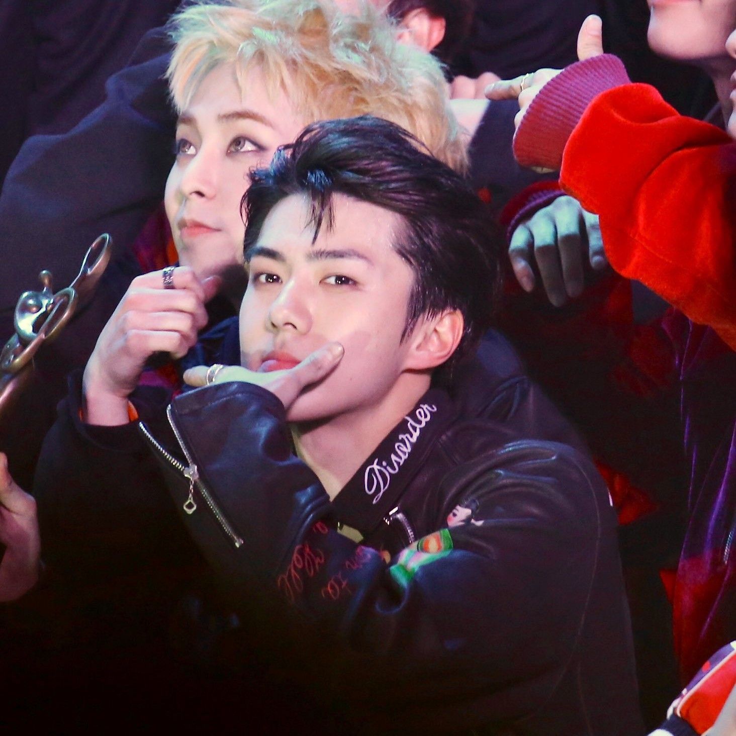 Foto aktivitas terbaru Sehun (EXO)