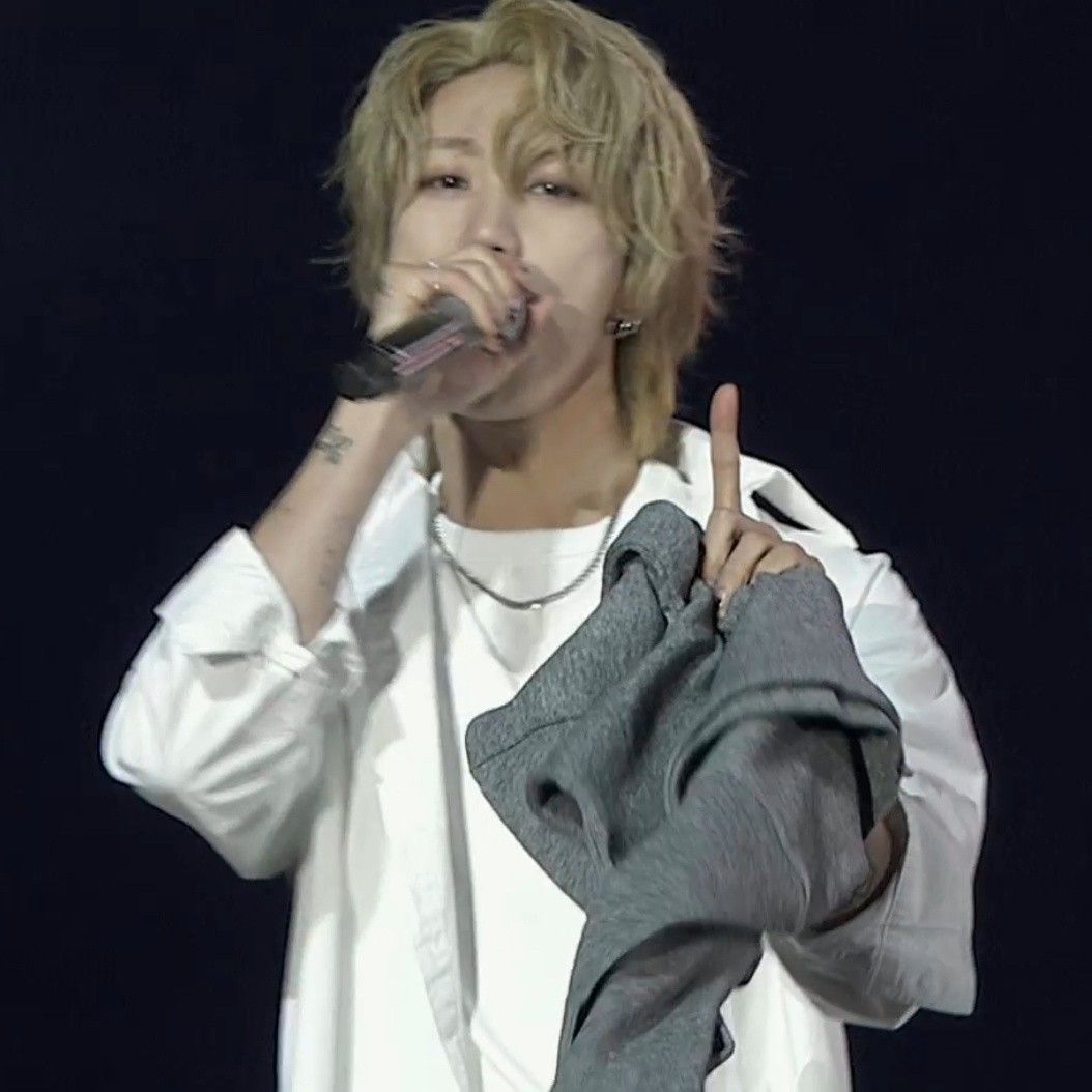 Behind-the-scenes cut of The 8 (SEVENTEEN)